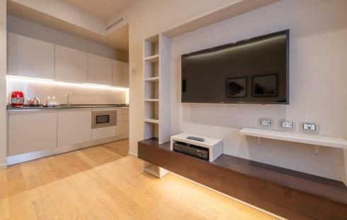 orianahomel en new-inauguration-of-two-room-and-three-room-apartment-of-luxury-in-the-center-of-rome-verona-udine-and-turin 012